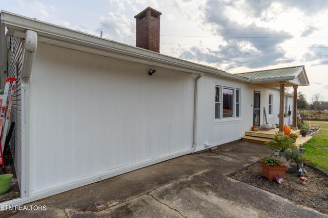 1055 Hines Valley Rd, Lenoir City, TN 37771