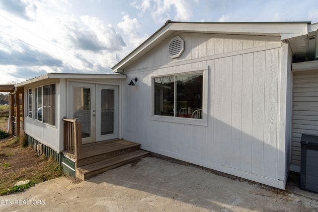 1055 Hines Valley Rd, Lenoir City, TN 37771