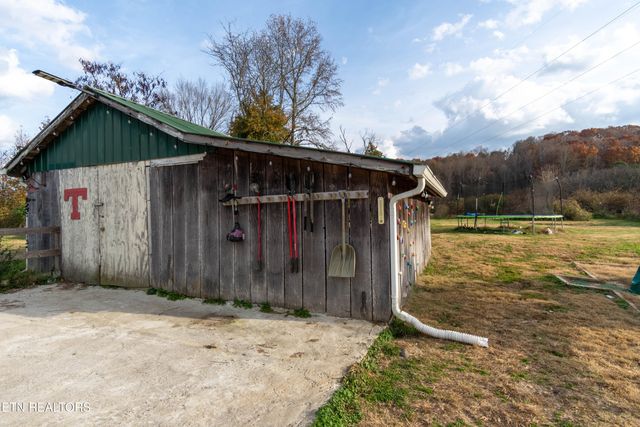 1055 Hines Valley Rd, Lenoir City, TN 37771