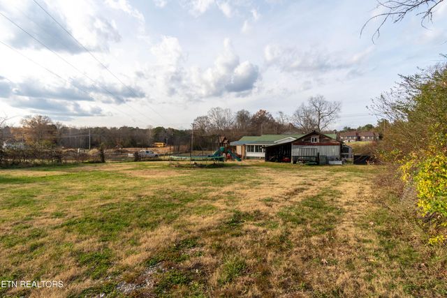1055 Hines Valley Rd, Lenoir City, TN 37771