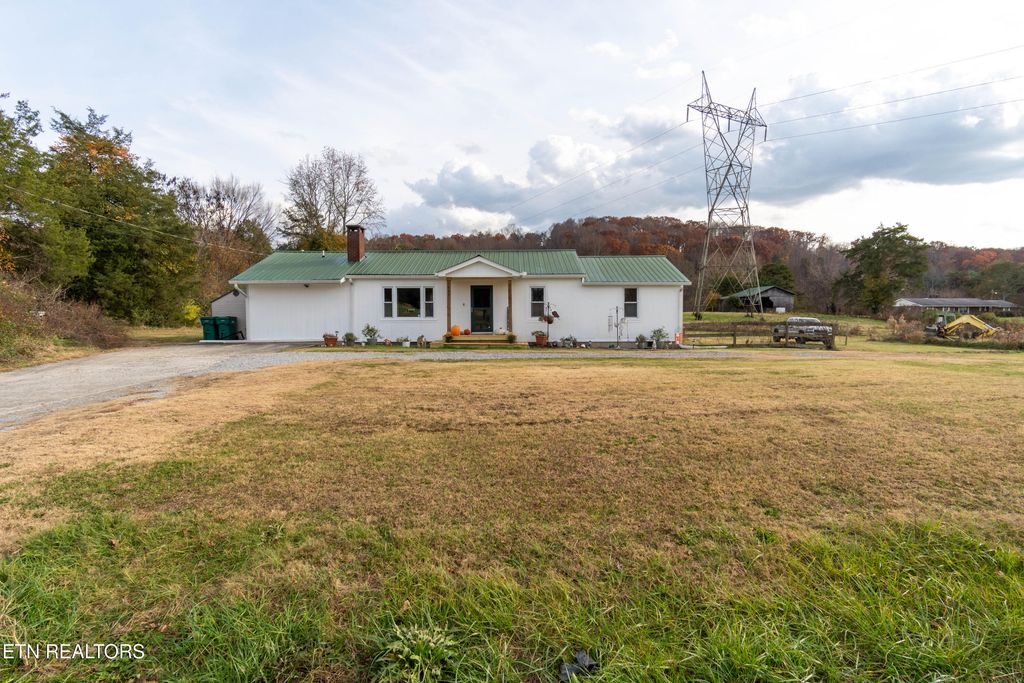 1055 Hines Valley Rd, Lenoir City, TN 37771