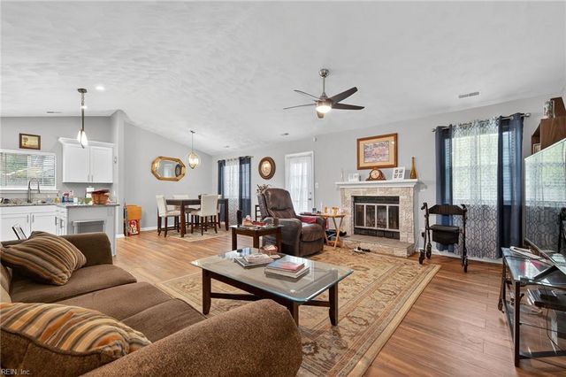 1049 Tall Oak DR, Virginia Beach, VA 23462