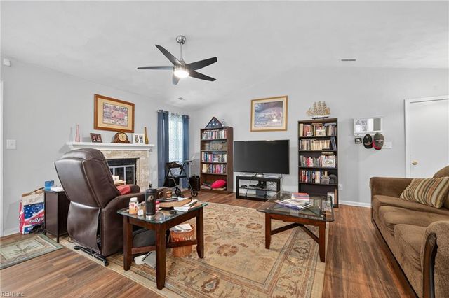 1049 Tall Oak DR, Virginia Beach, VA 23462