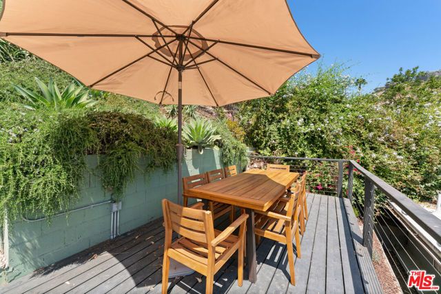 422 James Street, Los Angeles, CA 90065