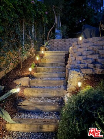 422 James Street, Los Angeles, CA 90065