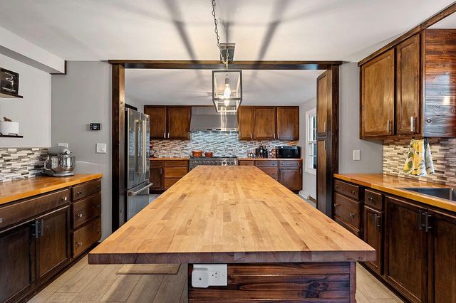 404 STONEHEDGE ROAD, Green Bay, WI 54302