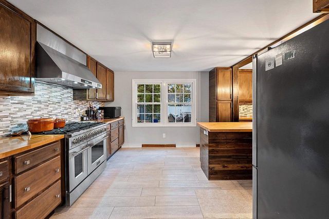 404 STONEHEDGE ROAD, Green Bay, WI 54302