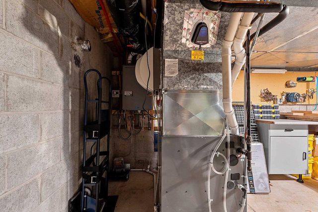 404 STONEHEDGE ROAD, Green Bay, WI 54302