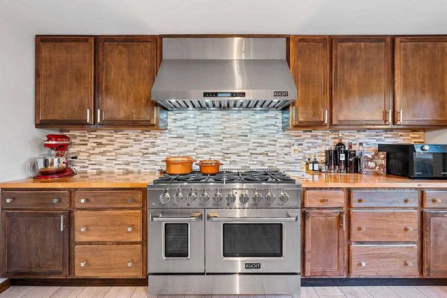 404 STONEHEDGE ROAD, Green Bay, WI 54302