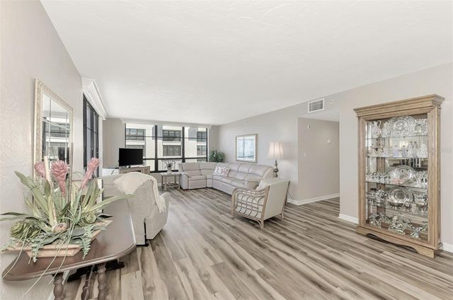 631 ALHAMBRA ROAD 1004, Venice, FL 34285