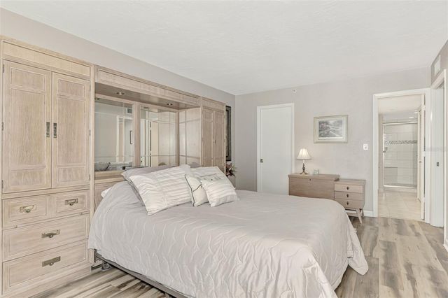 631 ALHAMBRA ROAD 1004, Venice, FL 34285