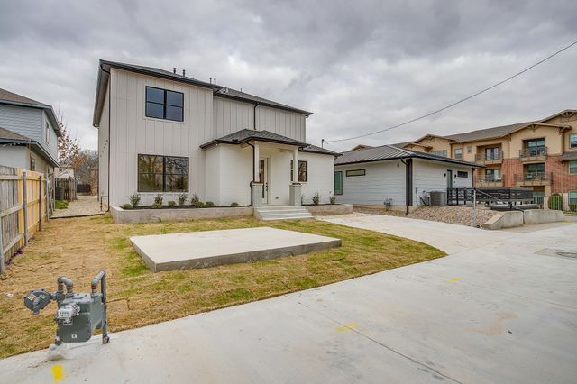 2705 Gordon Avenue, Fort Worth, TX 76110