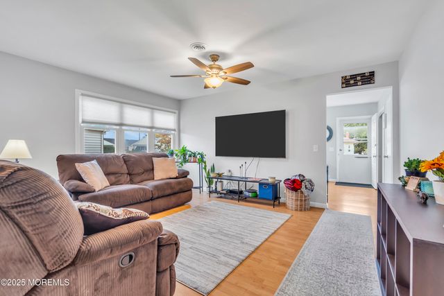 9 Morongo Court, Toms River, NJ 08757