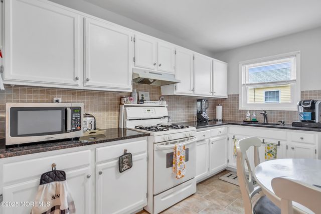 9 Morongo Court, Toms River, NJ 08757