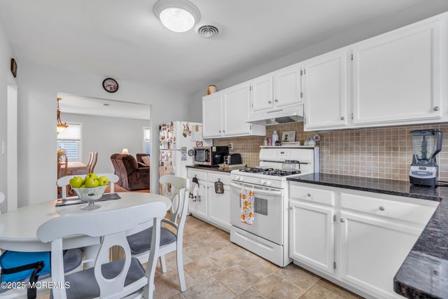 9 Morongo Court, Toms River, NJ 08757