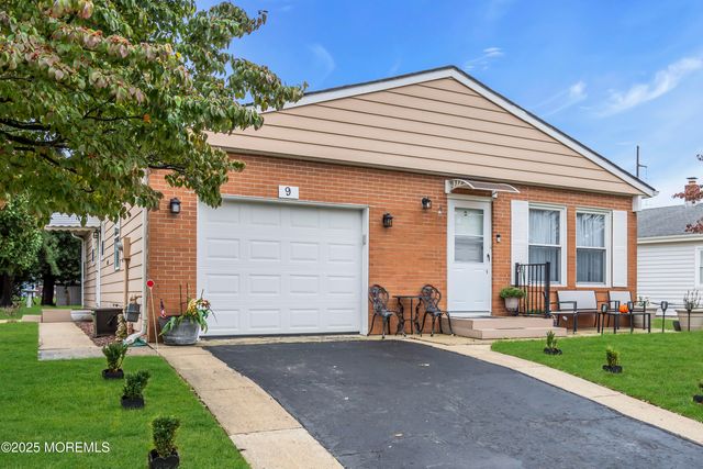 9 Morongo Court, Toms River, NJ 08757