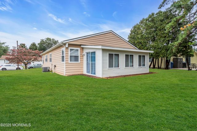 9 Morongo Court, Toms River, NJ 08757