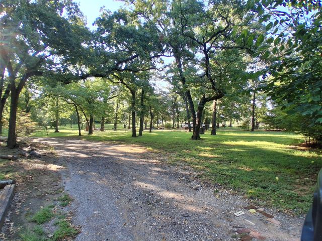 5537 Cedar Oaks Road, Grandview, TX 76050