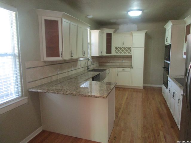 411 W Elsmere Pl, San Antonio, TX 78212