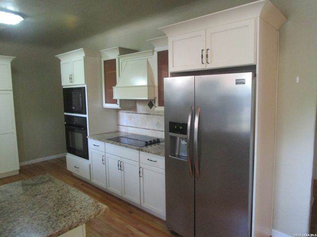 411 W Elsmere Pl, San Antonio, TX 78212