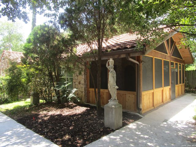 411 W Elsmere Pl, San Antonio, TX 78212