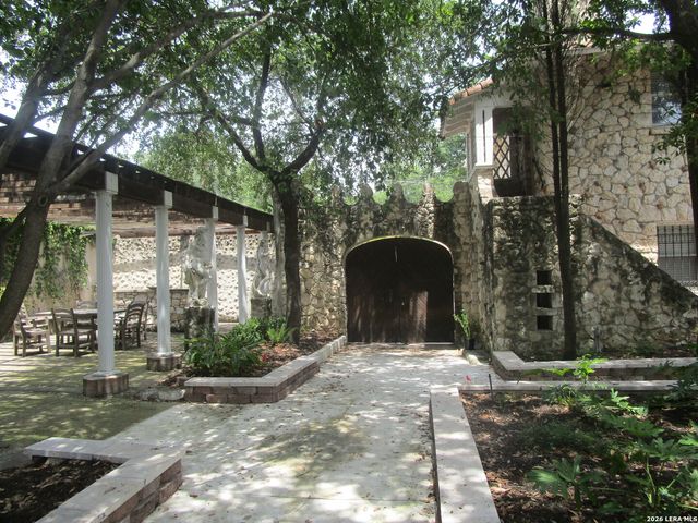 411 W Elsmere Pl, San Antonio, TX 78212