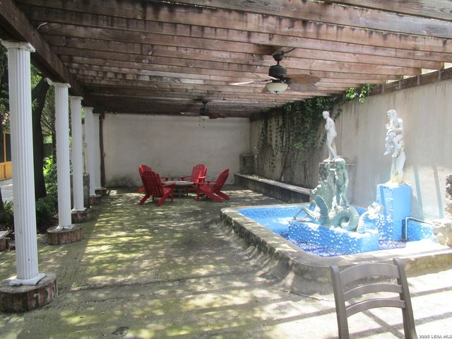 411 W Elsmere Pl, San Antonio, TX 78212