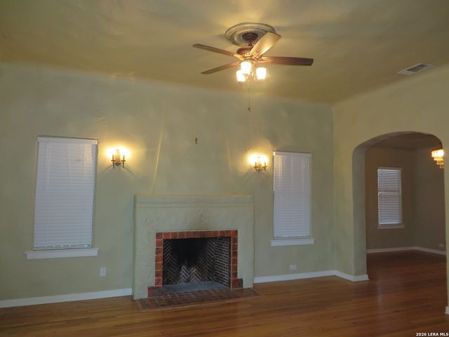 411 W Elsmere Pl, San Antonio, TX 78212