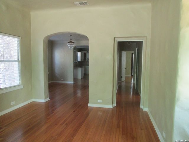 411 W Elsmere Pl, San Antonio, TX 78212