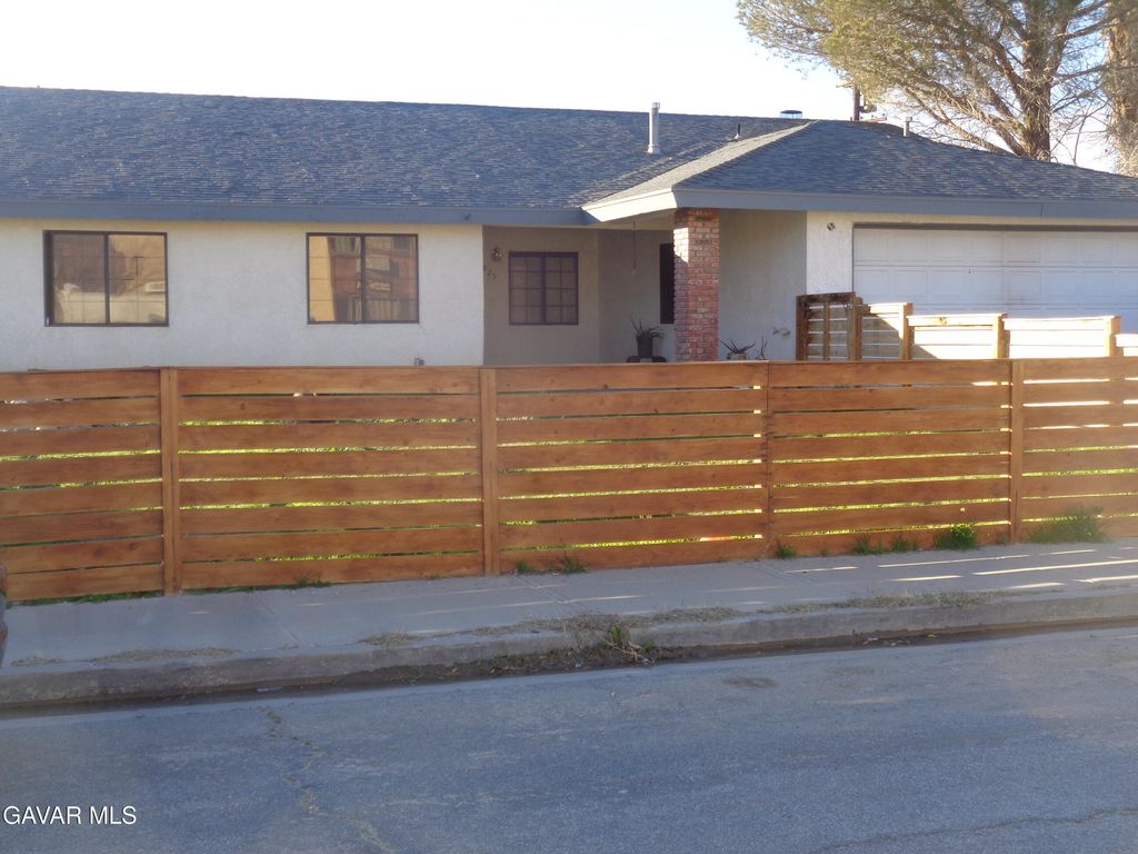 2825 W 28th Street, Rosamond, CA 93560
