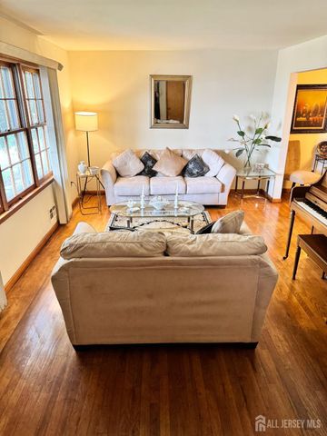 127 Hillcrest Avenue, Edison, NJ 08817