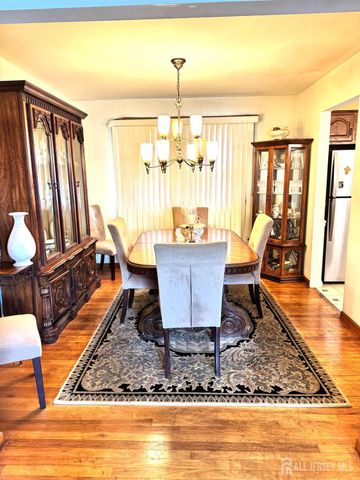 127 Hillcrest Avenue, Edison, NJ 08817