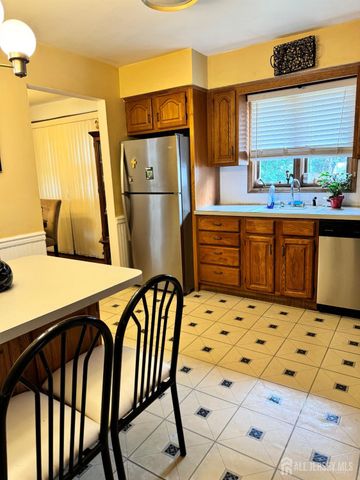 127 Hillcrest Avenue, Edison, NJ 08817