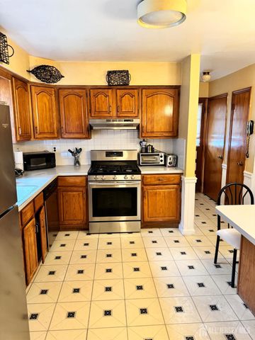 127 Hillcrest Avenue, Edison, NJ 08817
