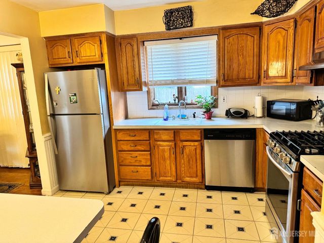 127 Hillcrest Avenue, Edison, NJ 08817