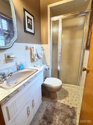 127 Hillcrest Avenue, Edison, NJ 08817
