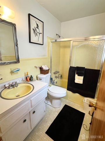 127 Hillcrest Avenue, Edison, NJ 08817