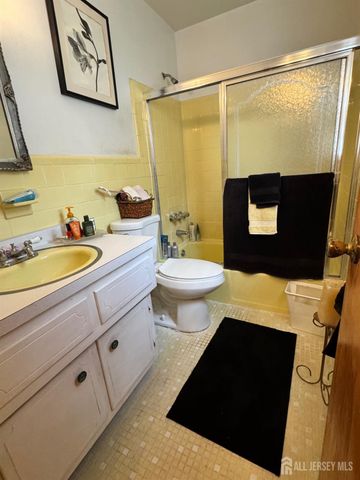 127 Hillcrest Avenue, Edison, NJ 08817