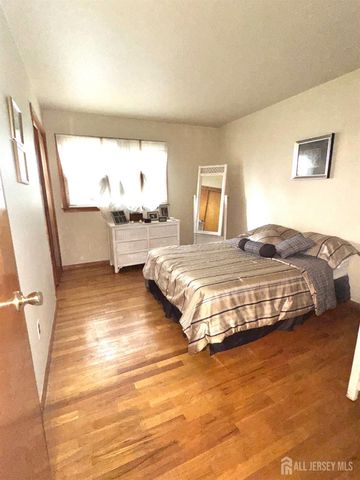 127 Hillcrest Avenue, Edison, NJ 08817
