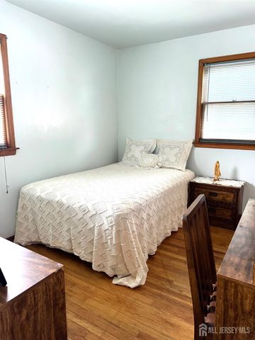 127 Hillcrest Avenue, Edison, NJ 08817