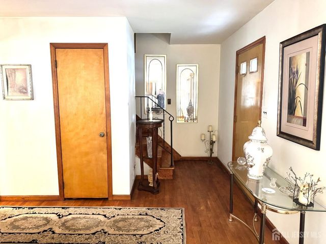 127 Hillcrest Avenue, Edison, NJ 08817