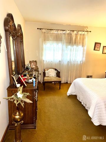 127 Hillcrest Avenue, Edison, NJ 08817