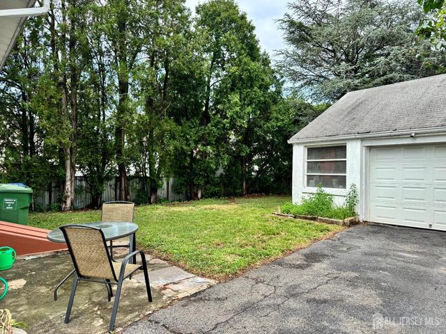 127 Hillcrest Avenue, Edison, NJ 08817