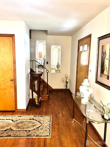 127 Hillcrest Avenue, Edison, NJ 08817