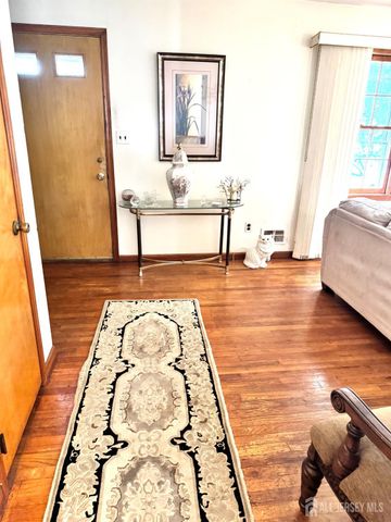 127 Hillcrest Avenue, Edison, NJ 08817