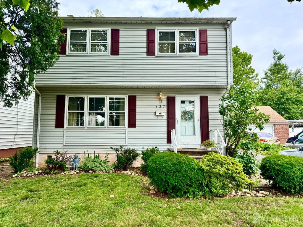 127 Hillcrest Avenue, Edison, NJ 08817