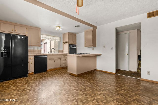 1163 Sycamore Drive, Simi Valley, CA 93065