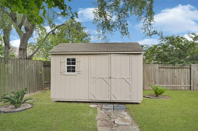 12911 Chalfield Circle, Houston, TX 77044