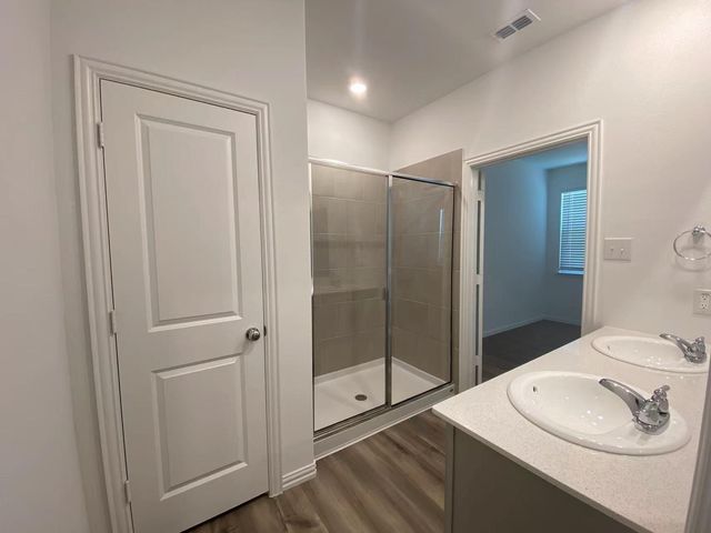 5452 Montrose Drive, Forney, TX 75126