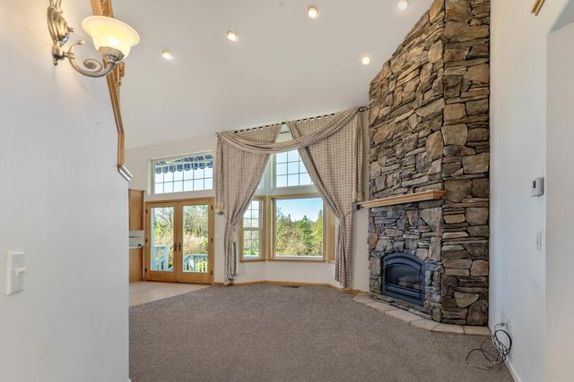 13922 Auburn Rd, Grass Valley, CA 95949